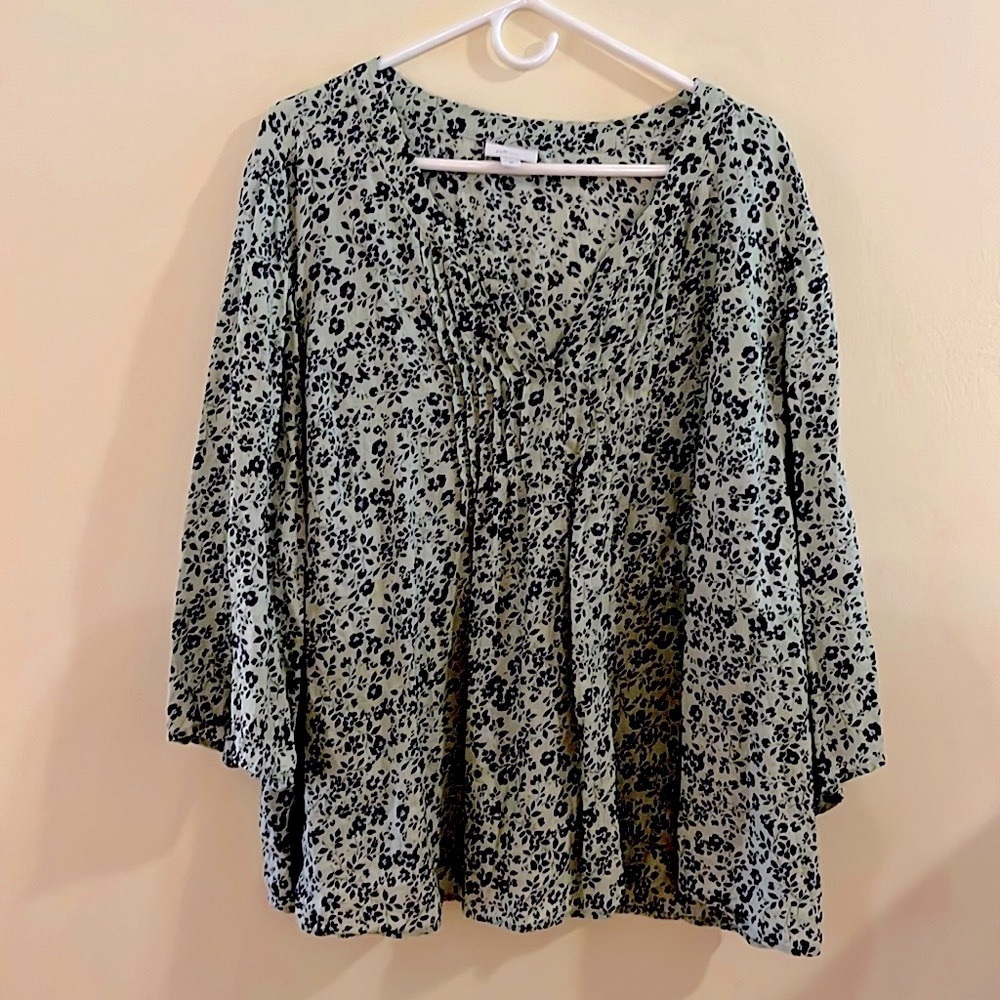 J Jill Love Linen Pintucked Green Floral Linen Shirt 3/4
Bell Sleeve Sz 2X